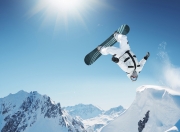 开云下载-赛道风云，维斯塔潘状态火热，梅赛德斯逆转阿斯顿马丁