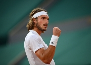 开云体育中国-包含英国网球队逆转世界网球队，西西帕斯完成帽子戏法的词条