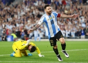 开云体育下载-阿根廷男篮险胜马刺，西蒙斯惊艳世界