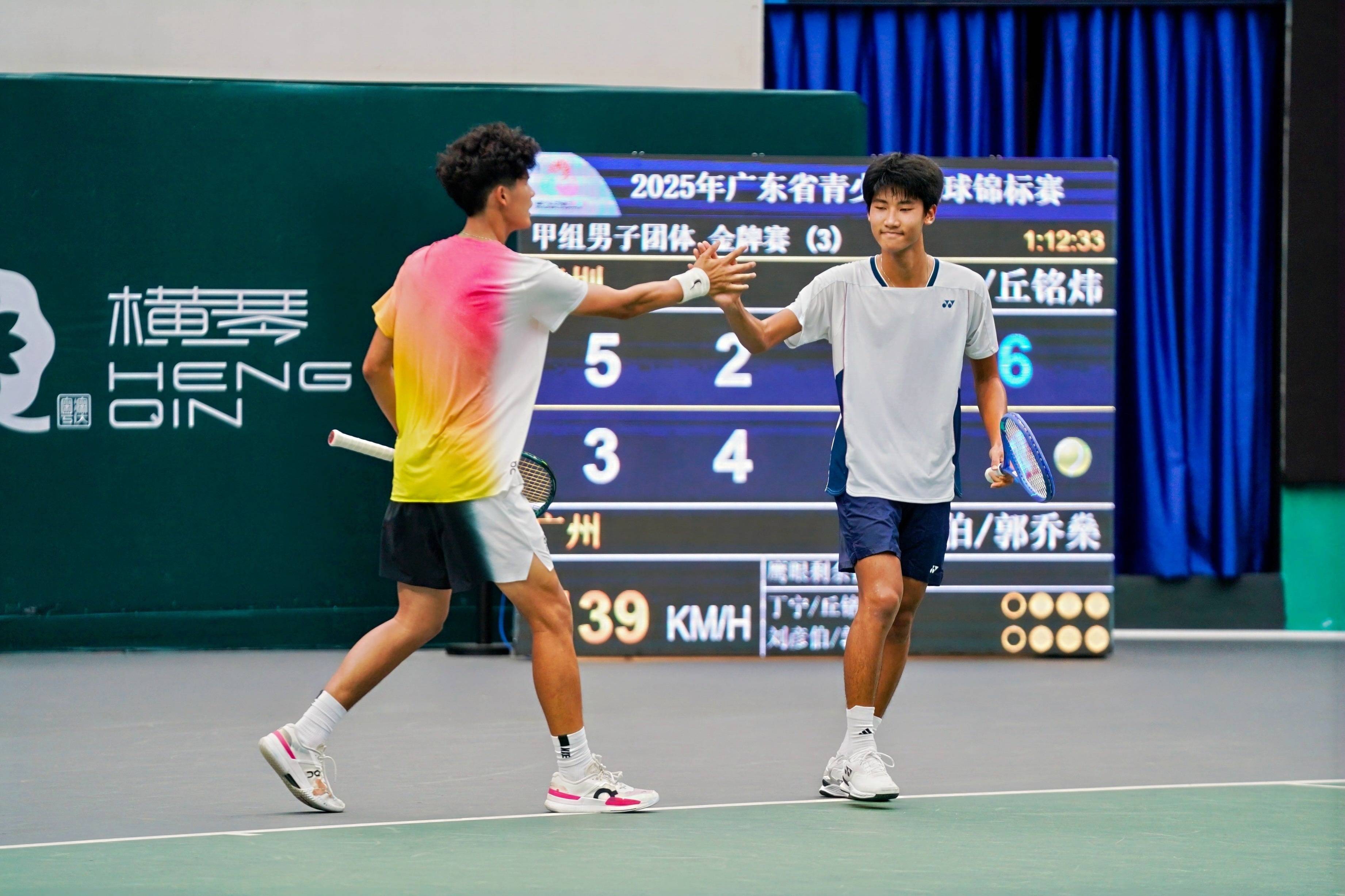 西班牙网球队鏖战美国网球队，克耶高斯统治全场的简单介绍