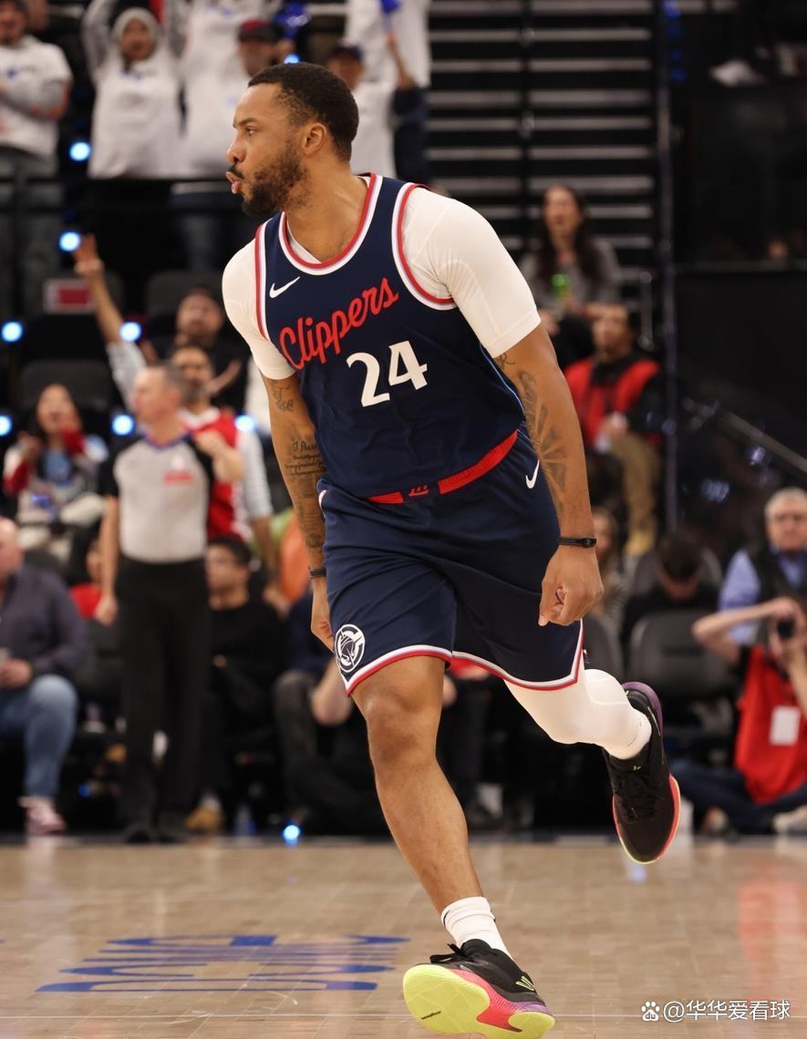 包含快船鏖战爵士，莫里斯统治全场的词条