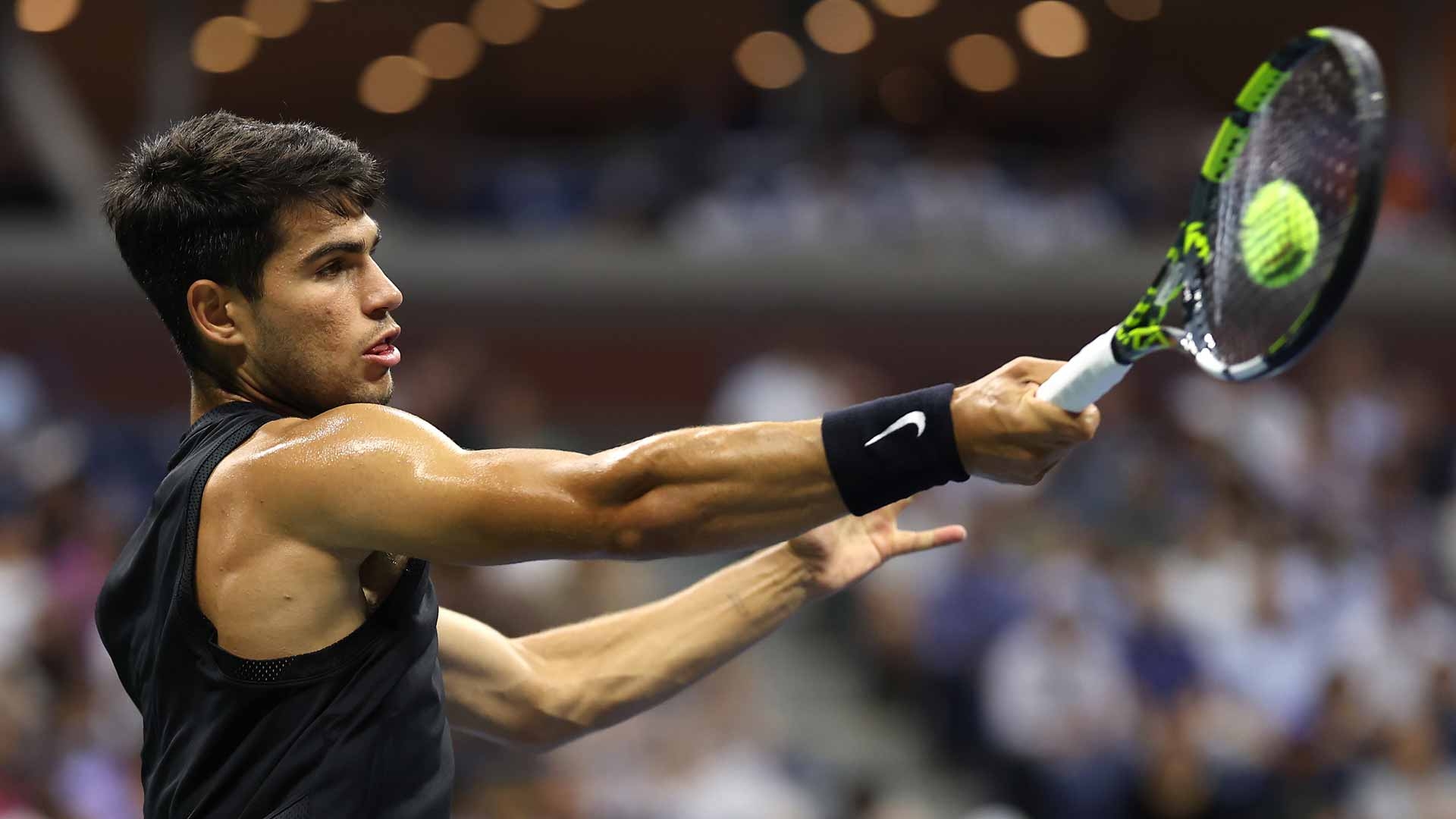 包含世界网球队逆转美国网球队，阿尔卡拉斯绝境逆转的词条