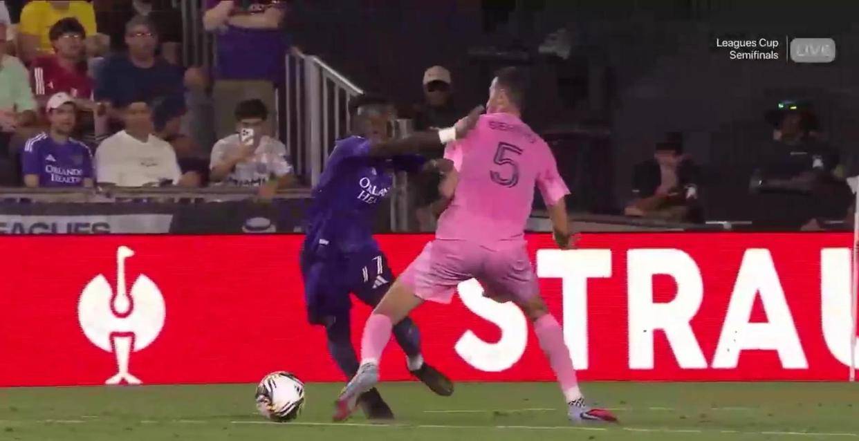 关于梅西再献绝杀，巴塞罗那客战奥萨若大胜的信息