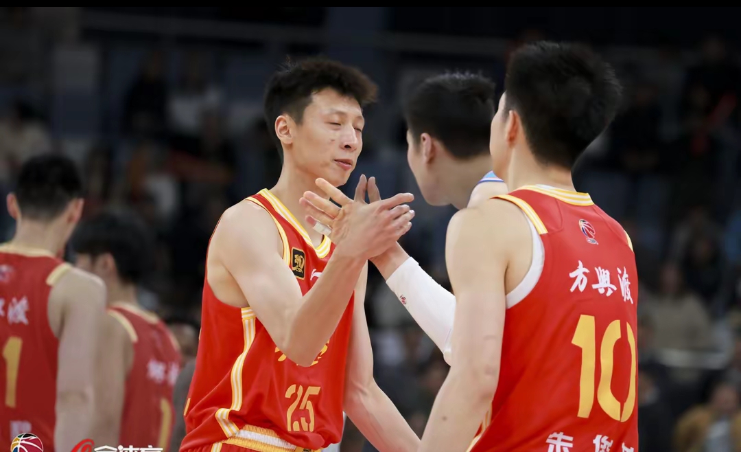 关于山东男篮全力拼搏，力保胜势的信息