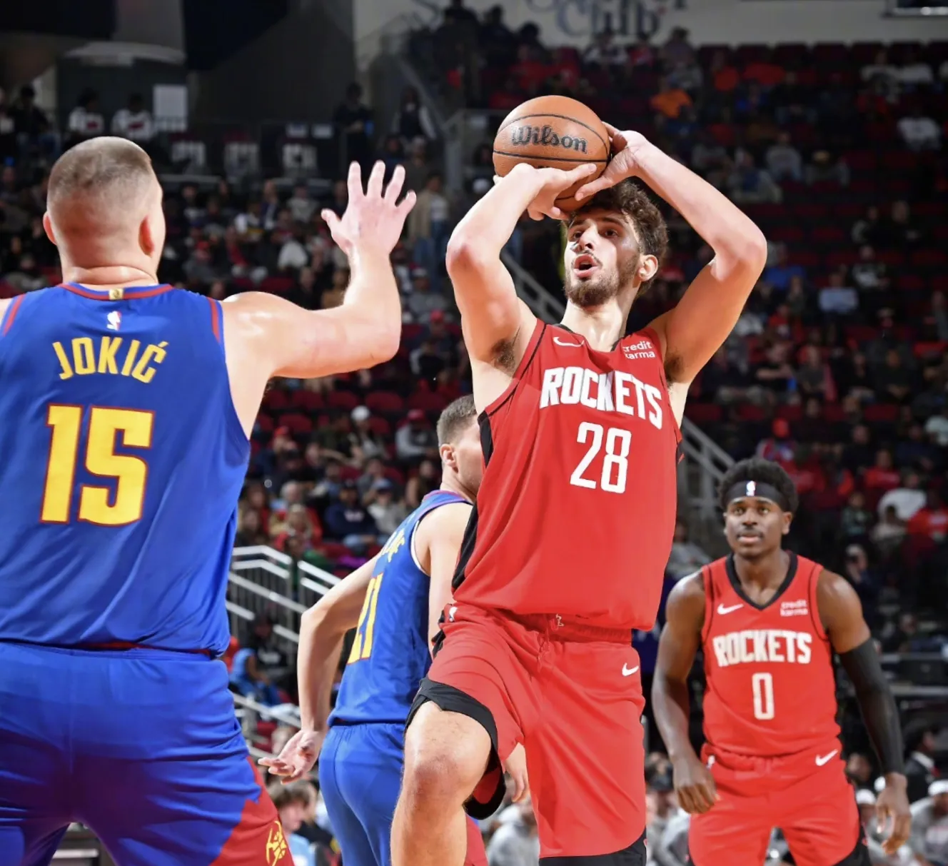 火箭在主场击败雄鹿,取得胜利 火箭在主场击败雄鹿,取得胜利