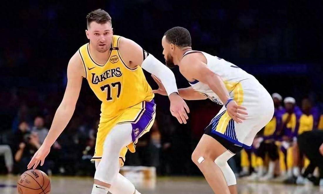 包含湖人队球迷发动激烈抗议，声援球队主力的词条