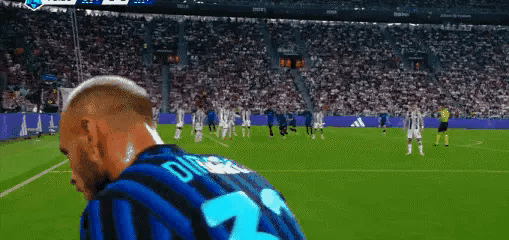 包含国际足坛动态：巴塞罗那大胜晋级的词条