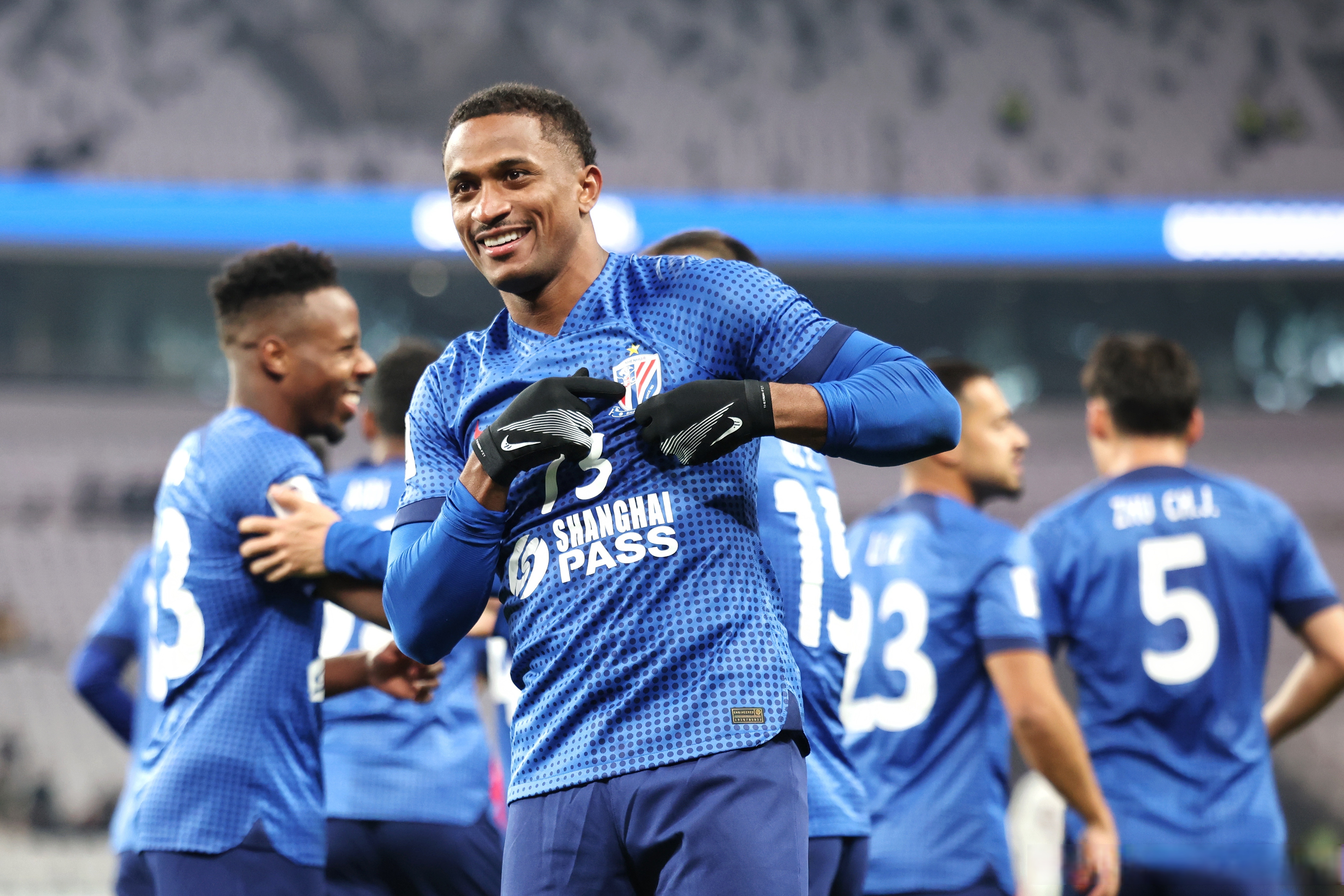 包含精英球队在欧洲联赛中奋起，摧枯拉朽的词条