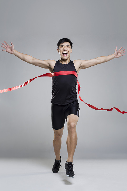 运动员们激情拼搏,为了梦想奋力冲刺 运动员们激情拼搏,为了梦想奋力冲刺