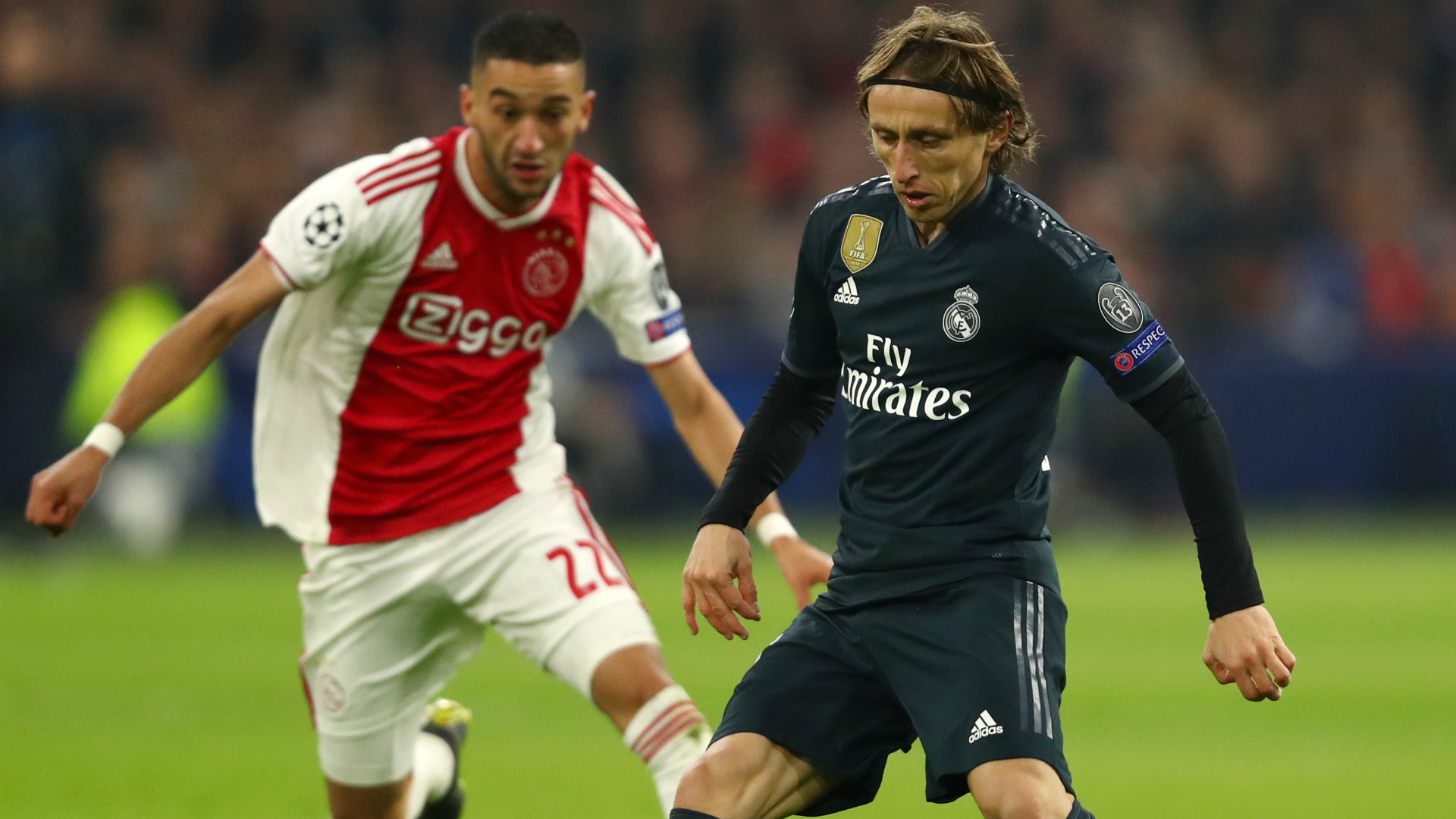 阿贾克斯主场失利，小组竞争进入白热化阶段