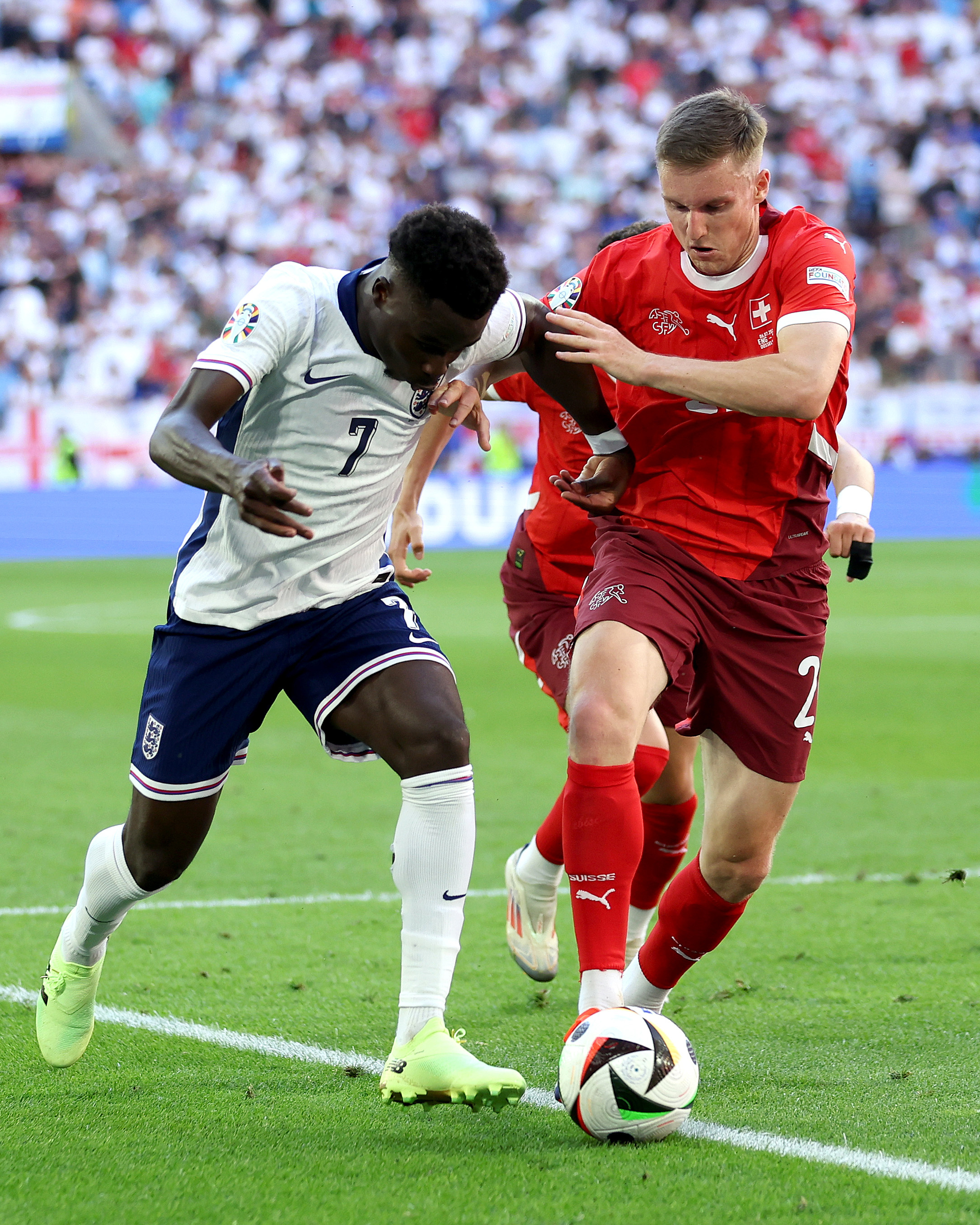 厄瓜多尔队在比赛中取得胜利，成功前进