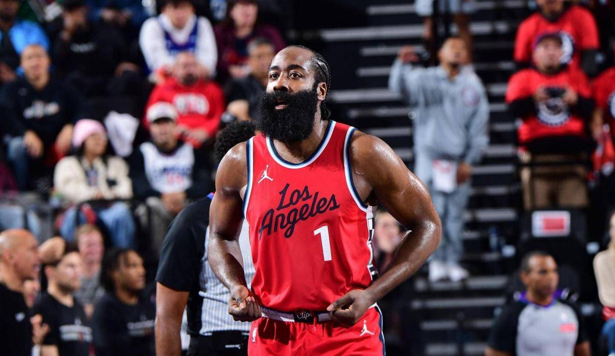 美国男篮横扫南韩男篮，哈登制霸全场