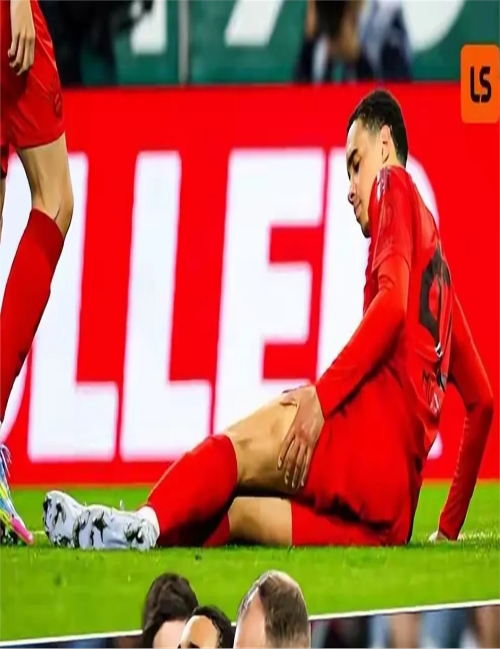 包含勒沃库森完胜拜仁,阿什拉夫统治全场的词条 包含勒沃库森完胜拜仁,阿什拉夫统治全场的词条