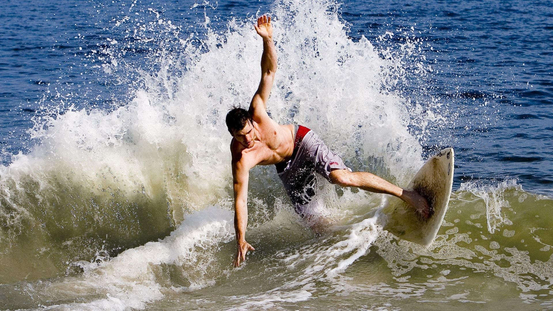 年度焦点之战之夜，浓眉关键战不手软