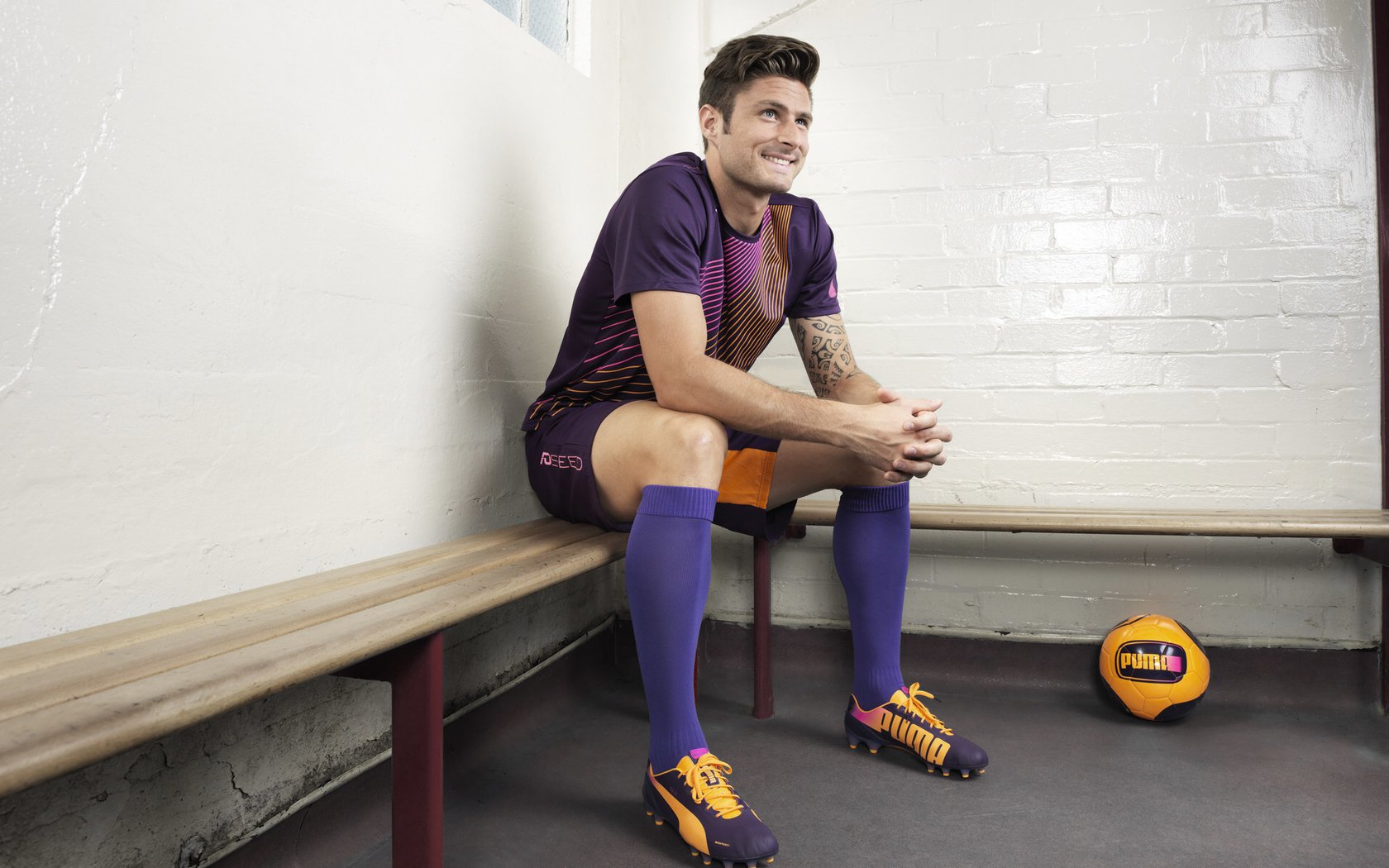 欧冠淘汰赛之夜,阿圭罗点燃赛场